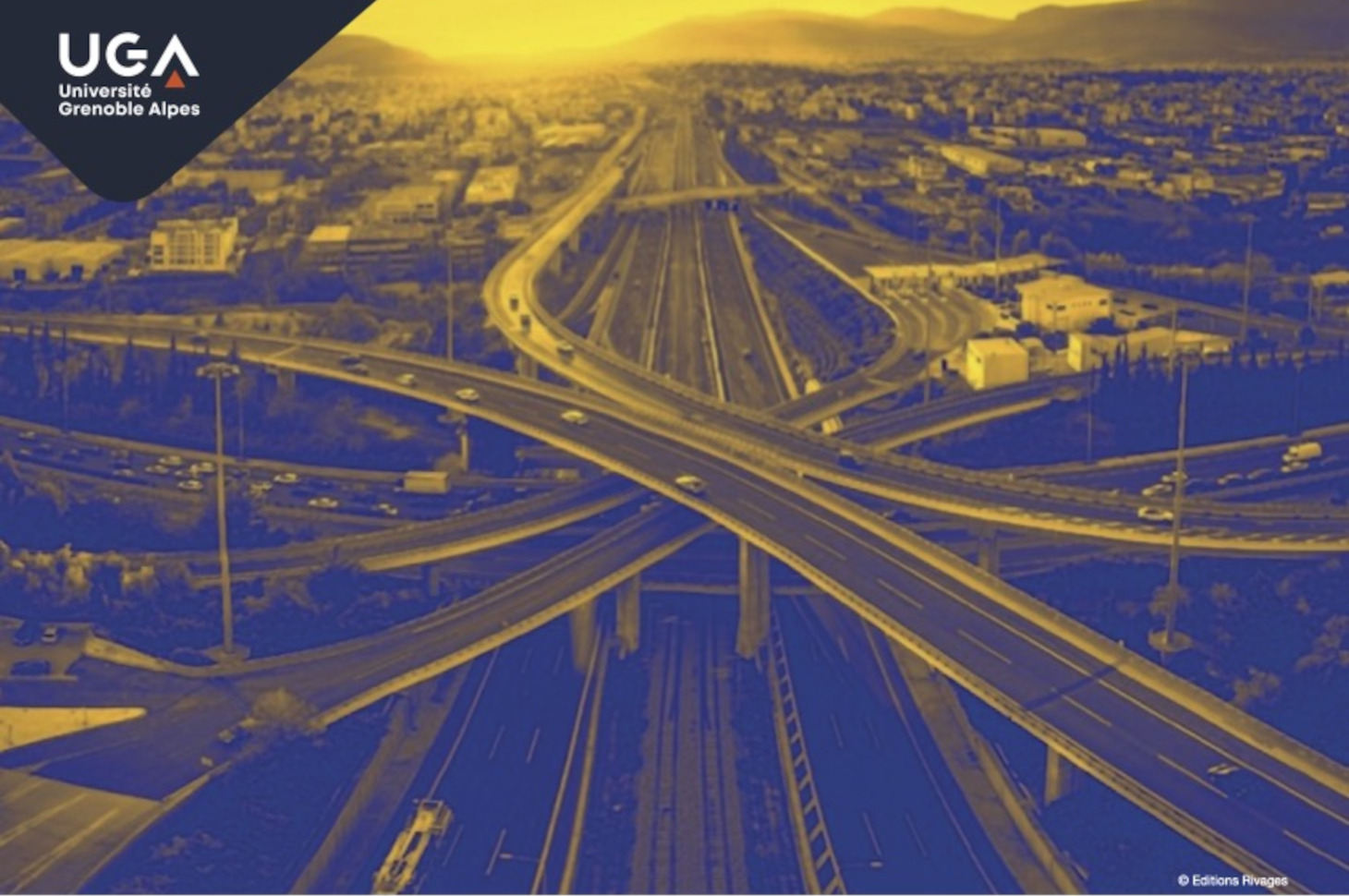 Photo où l'on voit des routes, autoroutes qui s'entrecroisent depuis le haut