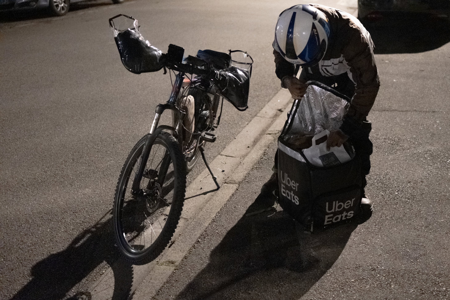 Photo Christian Revest 2026, jeune livreur à vélo