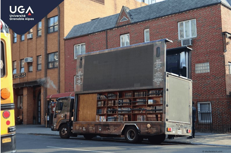 Photo d'un bus/camion bibliothèque