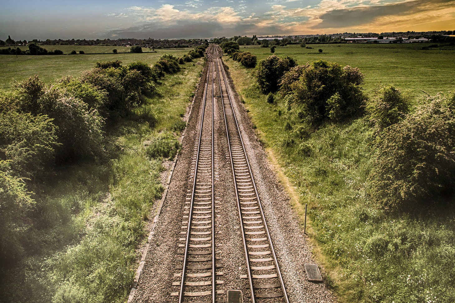 visuel rail de train pour illustrer voyage